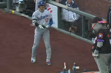 Lou Seal intimide Shohei Ohtani, qui est obligé de signaler l'incident à Dave Roberts.