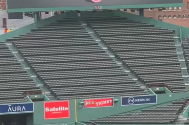 (Point culminant) Le monstre vert de Fenway Park bénéficie désormais d'un parrainage de Monster Energy. Convient, je suppose.