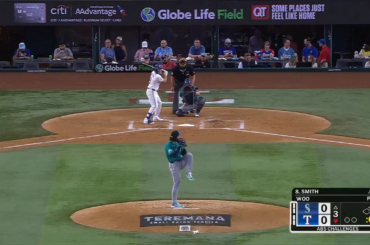 (Point culminant) Rob Refsnyder saute sur le mur pour remporter un home run !