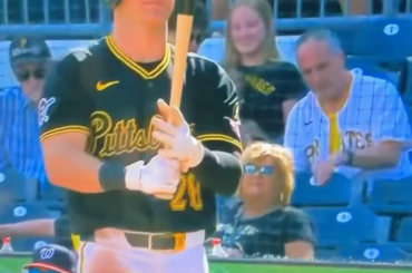 Un fan des Pirates faisait sa meilleure imitation d'Aroldis Chapman lors du match d'aujourd'hui