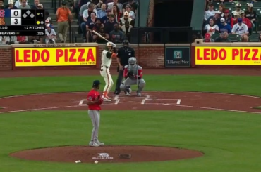 (Point culminant) Dylan Beavers frappe le 3e circuit des Orioles de la 1ère manche alors qu'ils prennent une avance de 4-0 sur Bello et les Red Sox