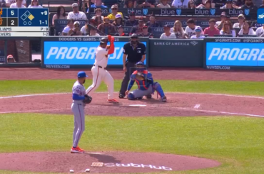 Mené de trois points au 9e, Matt Chapman se fait surprendre en essayant de voler la deuxième place