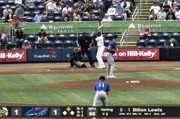 L'espoir des Brewers, Jesús Made, lance une balle à 100 MPH à 1B. Il n'aura pas 19 ans avant le 8 mai.