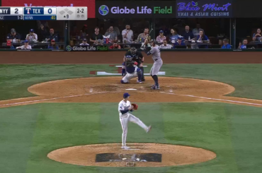 (Point culminant) Aaron Judge lance cette balle à 424 PIEDS ! Il est à égalité en tête de la MLB avec 12 circuits !