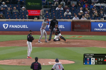 (Point culminant) Devin Williams rentre chez lui en courant, se fait tirer et huer sans relâche