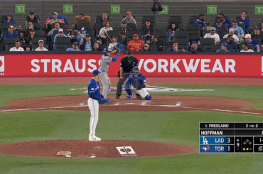 Les Blue Jays avec deux erreurs de lancer donnent à Alex Freeland la chance d'avancer au deuxième but