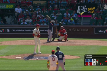 Leo Rivas aligne un simple 2 points produits pour porter le score à 11-9 pour les Mariners en 9e, donnant à Riley O'Brien ses premiers points mérités cette année.