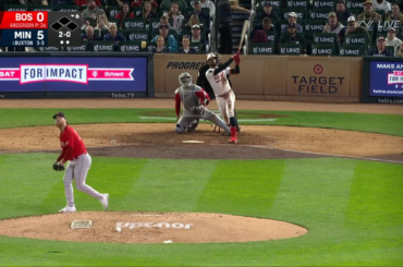 (Point culminant) Byron Buxton accueille Jack Anderson dans la cour des grands en jouant un golf de 438 pieds pour son deuxième circuit du match et le troisième de la série !