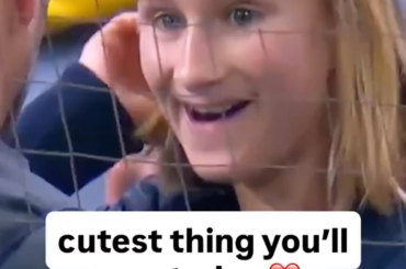 Konnor Griffin a fait la journée de ce jeune fan en signant son Baseball. Comment ne pas aimer le baseball ?