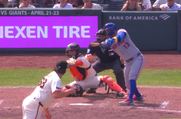 Le ballon s'éloigne de Rafael Devers et les Mets ajoutent un autre point