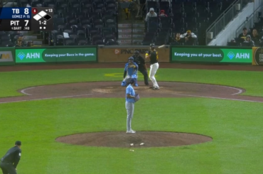 Avec un coureur aux deuxième et troisième positions, Joey Bart frappe et les Pirates sont vaincus par les Rays dans un match marathon de 6 heures 45 minutes.