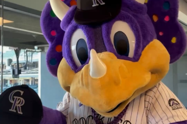 (Rockies) Hé Mme Met, Dinger veut que vous sachiez qu'il sera à New York ce week-end 📞