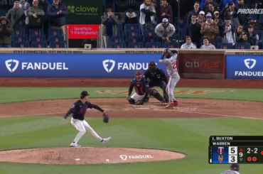 La foule des Mets éclate alors qu'Austin Warren sort de la confiture chargée des bases