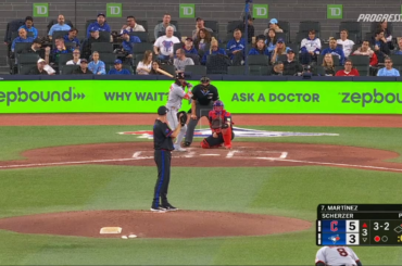 Angel Martinez dispute son premier match avec 2 circuits en carrière alors qu'il chasse Scherzer du match en 3e manche