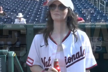 Pour le 21e anniversaire du premier match au Nationals Park, les Nationals avaient un fan qui est né ce jour-là, il y a 21 ans, lorsque le stade s'est ouvert sur le terrain pour une première gorgée d'alcool.