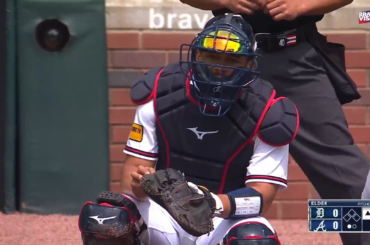 (Point culminant) Ronald Acuña Jr. a partagé un moment avec ce jeune fan après avoir attrapé le ballon