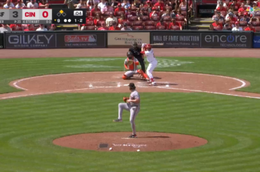 Les bancs sont dégagés à la fin du match Giants-Reds à Cincinnati