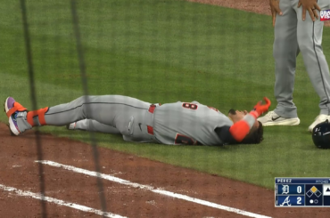Javy Baez doit être expulsé du terrain après avoir tenté d'éviter une étiquette au premier but