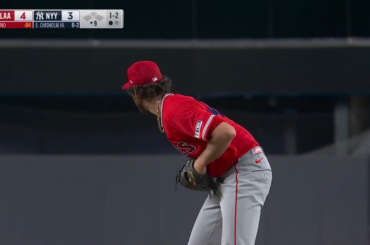 Oswald Peraza et Zach Neto laissent tomber le pop-up entre eux au 9e