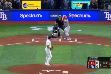 (Point culminant) Le 8ème home run de l'année de Sal Stewart s'étend sur 424 pieds !