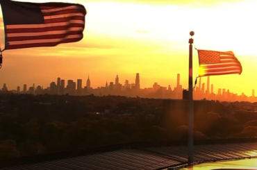 (Point culminant) La cabine de diffusion du SNY organise un rituel pour tenter de renverser la fortune des Mets.