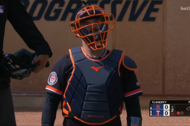 (Point culminant) Jake Rogers défie la balle 4, la transformant en frappe 2. Jack Flaherty procède au retrait de Royce Lewis alors que Jake Rogers surprend Kody Clemens en train de voler (séquence complète)