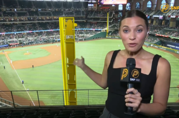 Hier soir, Oneil Cruz a frappé un circuit depuis le poteau des fautes contre les Rangers. L'émission des Pirates d'aujourd'hui a montré que le ballon avait laissé un divot au sommet du poteau des fautes.