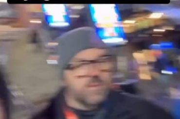 J'ai trouvé un clip de @nym_news montrant que quelqu'un a été expulsé de Citi Field ce soir