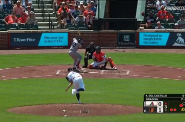 (Lowlight) Weston Wilson joue mal un ballon qui mène à 2 points Dbacks avec 2 retraits