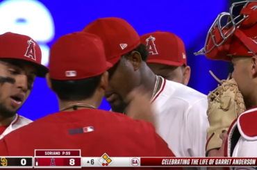 Le lanceur des Angels Jose Soriano quitte le match sous une ovation debout après 5 2/3 de manches de baseball blanchi