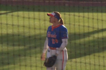 Le match Stetson contre Floride s'arrête brusquement pour regarder la séquence d'Artemis II au-dessus de sa tête