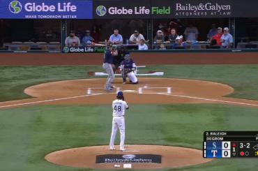 Cal Raleigh enregistre son premier circuit de 2026 contre Jacob DeGrom au 1er