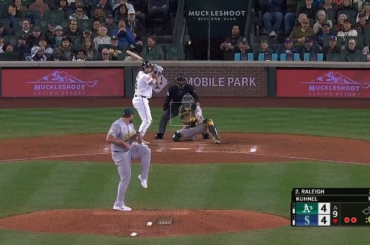 Les Mariners enchaînent trois simples en neuvième avec deux retraits pour sortir des A !