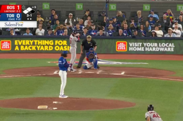 (Lowlight) Roman Anthony frappe un grounder qui aurait dû être le grand dorsal de la manche, à la place Dylan Cease trébuche, permettant à un point de marquer