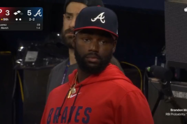 Robert Suarez fait abandonner Brandon Marsh en douceur alors que les Braves infligent aux Phillies leur 10e défaite consécutive