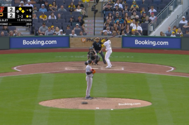 Ryan Helsley est incapable de contester un ballon dans la zone qui aurait été un strike 3 car les Orioles n'ont plus de défis et Nick Yorke frappe un but sur le terrain suivant.