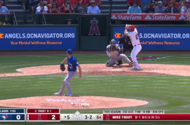 (Point culminant) Mike Trout LASER dans l'enclos des releveurs !