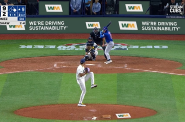 Un fan a perdu son pantalon alors qu'il cherchait une fausse balle lors du match des Cubs-Rays