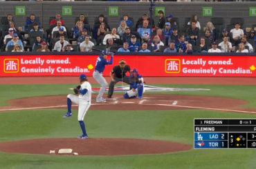 (Point culminant) Freddie Freeman frappe un circuit de 438 pieds, son troisième de la saison
