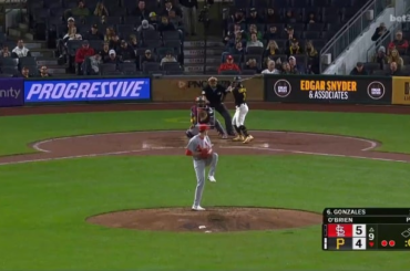 L'ÉGLISE DE NATHAN VOLE UNE VICTOIRE DES CARDINAUX D'HOMÈRE QUI SERONT ARRIVÉES