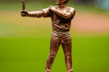 Breaking : Nous avons mis à jour le cadeau de la réplique de la statue d'Ichiro de ce soir. (@Marins)