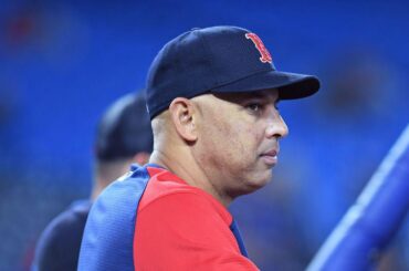 Sources : les Red Sox licencient leur manager de longue date Alex Cora