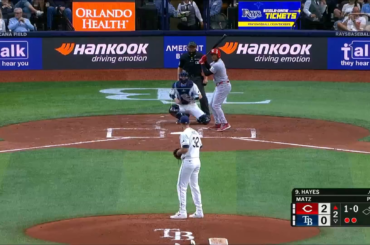 (Surligner) Puis-je avoir votre attention s'il vous plaît ? Ke'Bryan Hayes est officiellement allé au Trop !