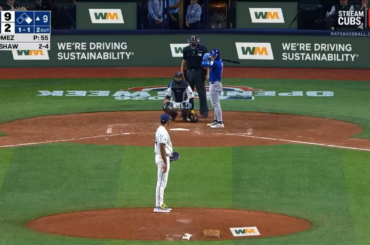 (Point culminant) La cabine de diffusion des Cubs devient silencieuse après l'apparition d'une « pleine lune »