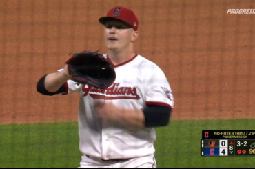 Parker Messick fait éliminer Mayo après une longue période au bâton pour terminer 8 manches !