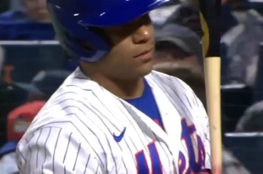 (Point culminant) Juan Soto demande au receveur s'il doit se balancer ou affronter le terrain 3-0