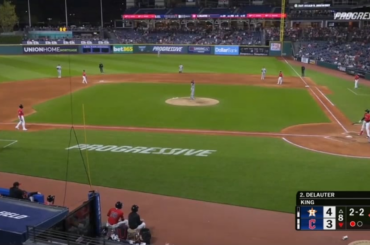 CHASE DELAUTER DONNE À CLEVELAND L'AVANCE SUR UN TRIPLE DE 3 POINTS