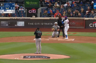 (Point culminant) Luis Robert Jr. réussit un tir en solo et les Mets prennent rapidement les devants