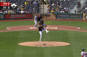 (Point culminant) Les Nationaux marquent 3 sur un coup sûr de Luis Garcia, alors que Konnor Griffin lance le ballon (avec des rediffusions).