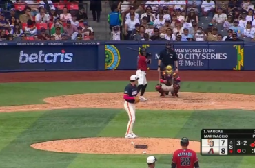 (Point culminant) Ildemaro Vargas réussit un triple de dégagement des bases et est maintenant à un simple du cycle